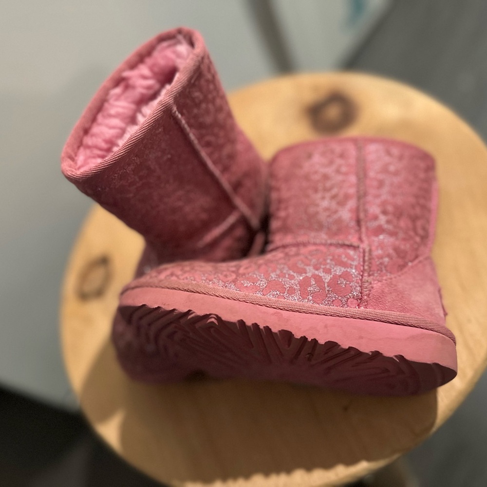UGG Kids Pink Metallic Leopard Classic II Boots size 9 girls
